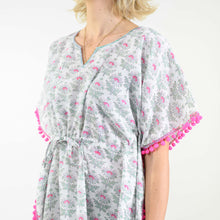 Load image into Gallery viewer, White and Fuchsia hand-printed Indian cotton caftan

