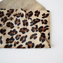Carica l&#39;immagine nel visualizzatore di Gallery, Pochette a busta Leopardo
